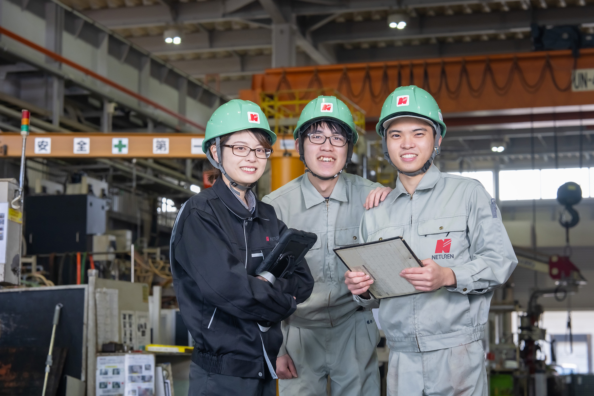 社屋前 集合写真